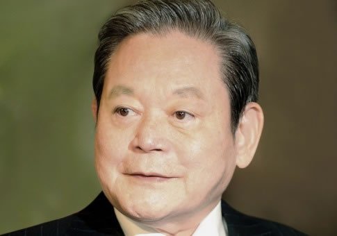 韩国三星集团现任会长兼CEO，著名企业家，资产130亿美元，是三星集团创始人李秉喆之三子