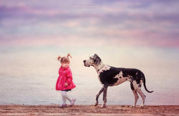 화면 가득 넘치는 ‘사랑’! 꼬마와 개의 훈훈한 풍경!