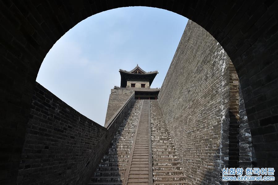 （社会）（1）明太原县城雄姿初现