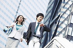 在华韩企招聘网获悉，首尔上班族平均通勤时间超过2小时