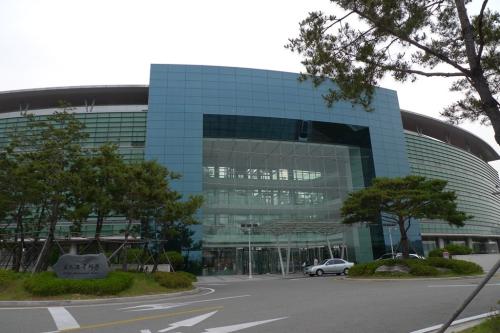 强大财团支持下的韩国大学