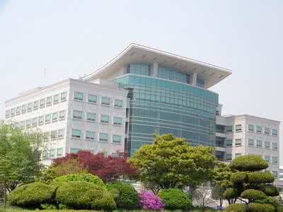 强大财团支持下的韩国大学