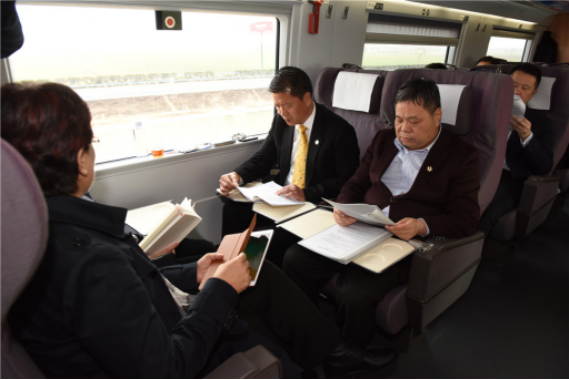 인대회의(人大会议） 홍콩 대표 배이징 도착