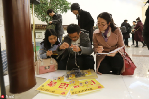 2018년 중국 양회를 인터뷰하는 기자들이