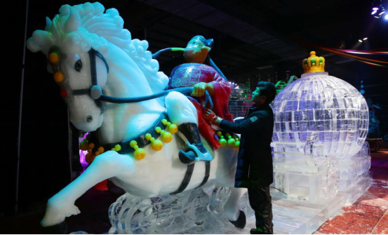 롄윈강시 서유기 주제로 얼음 조각 대회 개최