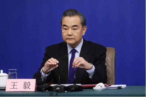 4월4일, 왕이는 러시에 방문을 하겠다