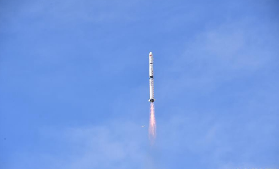 중국 야오간 31호 1조 위성 발사에 성공