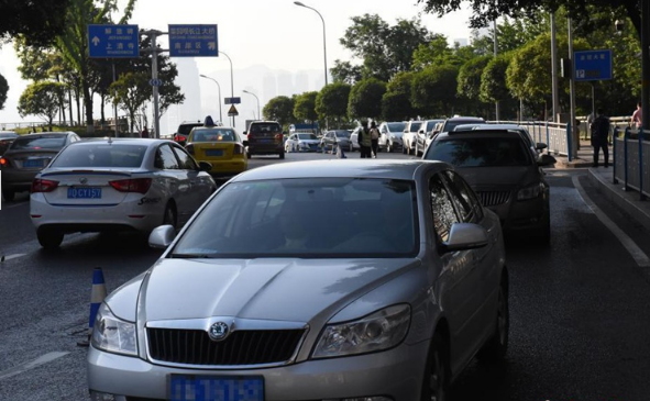 충칭에서 만든 ‘역주행 하는 도로’