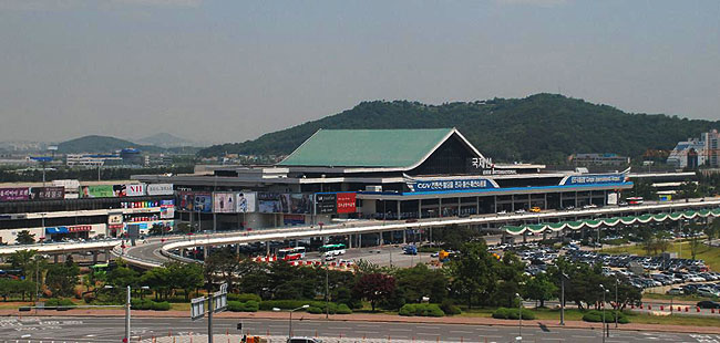 韩国金浦机场国际黄金航线难见廉价航空身影