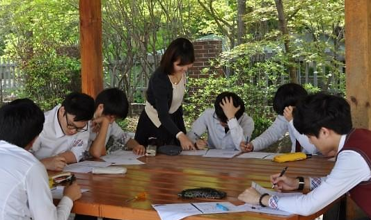首尔公立中学教师招聘 男老师仅占2成 。---- 中韩人力网
