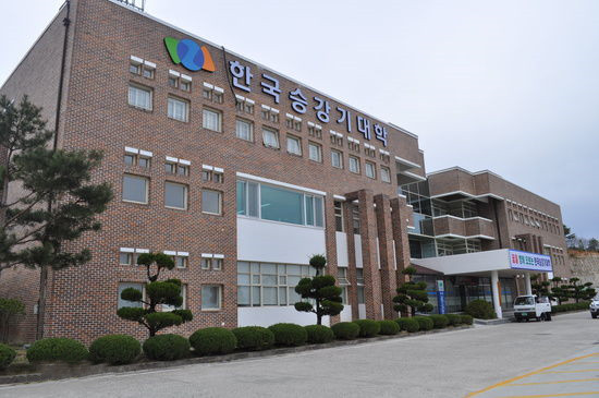这表现出了国民对培养未来升降机核心技术专业人才的韩国升降机大学的