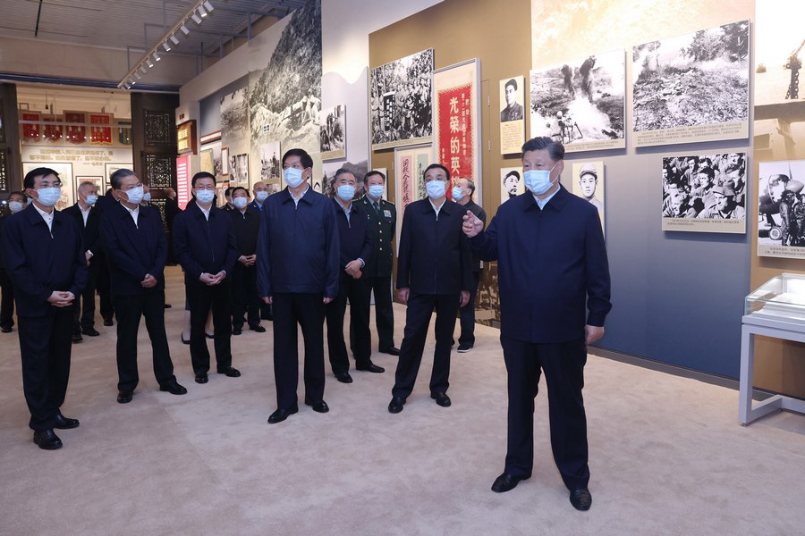 시진핑 등 지도부 중국인민지원군 항미원조 출국 작전 70주년展 관람
