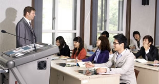 培养21世纪国际化时代要求的全球性人才——英语专业——韩国留学申请中心网