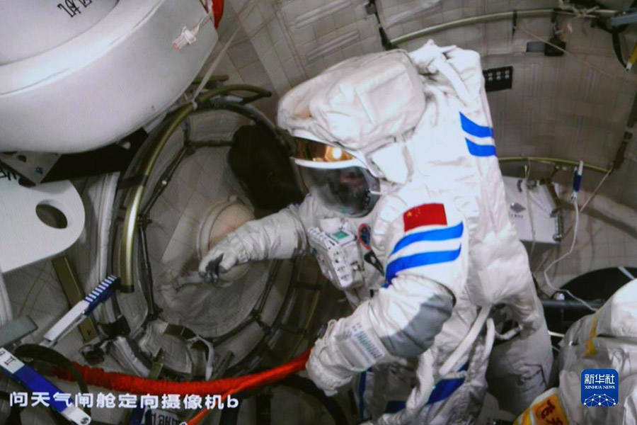 선저우 14호 우주비행사 첫 외부 활동 성공적으로 완수——中韩人力网